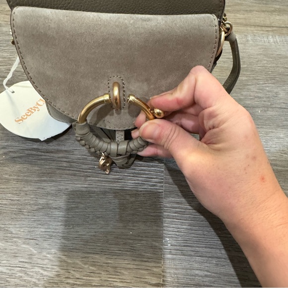 See By Chloe Joan Mini Camera Crossbody Bag Motty Grey - Picture 5 of 15